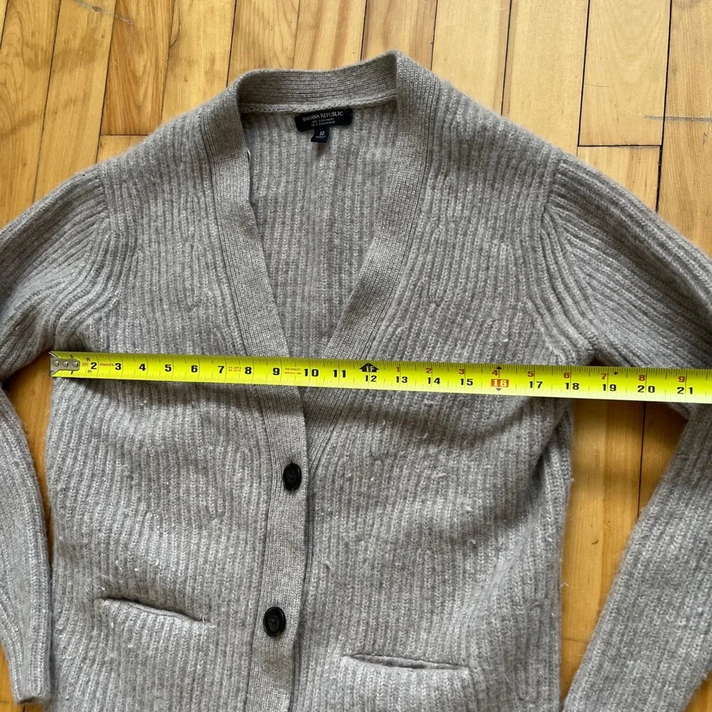 Banana Republic 100% Cashmere Ribbed Cardigan Sweater Grey Beige Womens XS - Picture 5 of 10